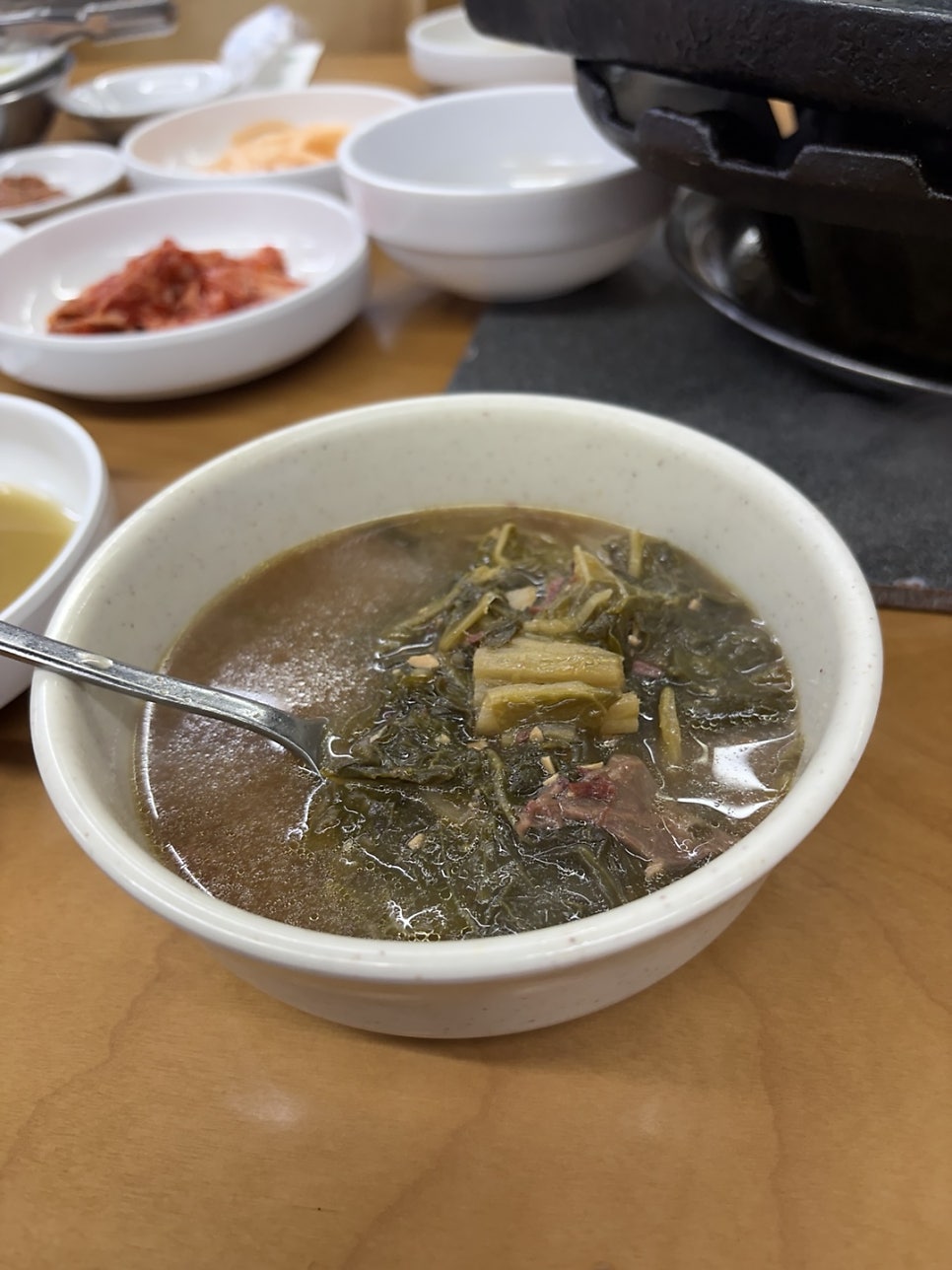 우거지와 고기가 듬뿍 들어간 국물 한 그릇.