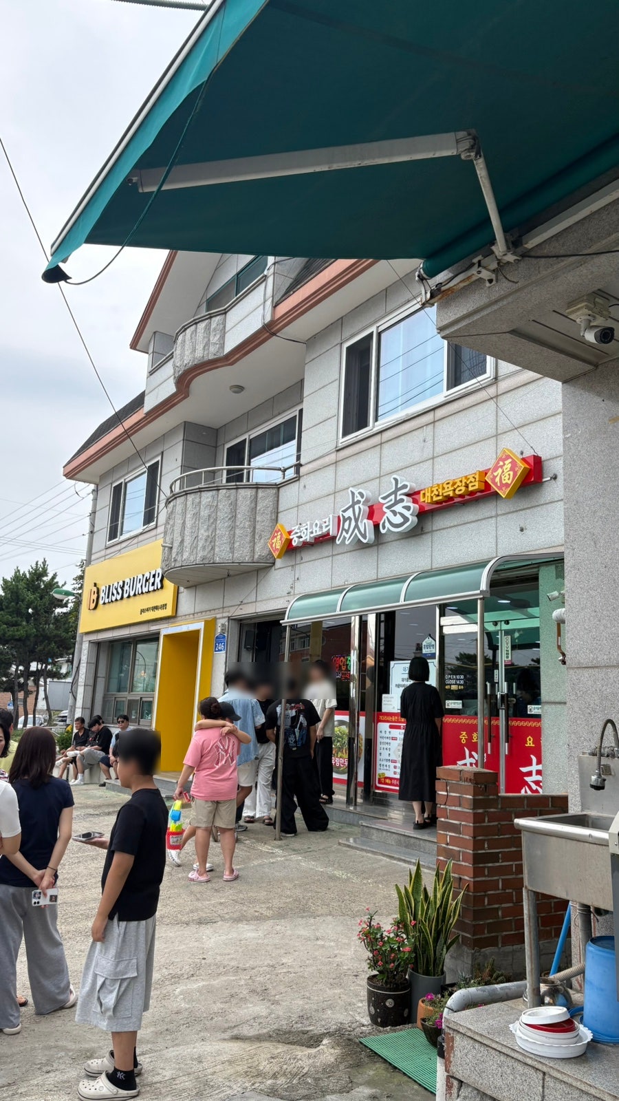 성지 대천욕장점 입구. 대기번호를 받고 매장 앞에서 기다리면 순서대로 안내받을 수 있습니다.