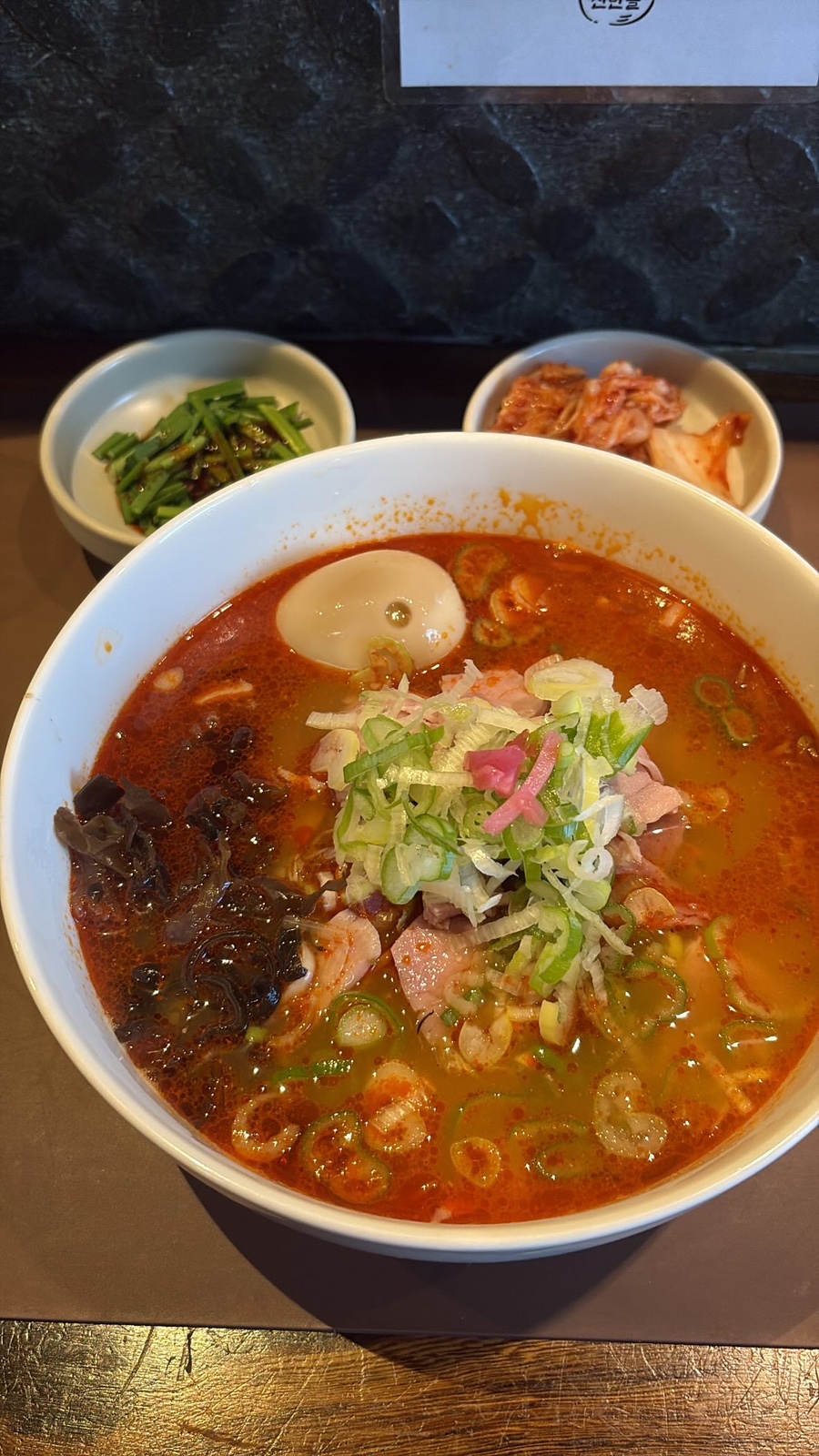 부산 전포카페거리 한복판, 만원 이하 돼지국밥·라멘국밥 '산반들'