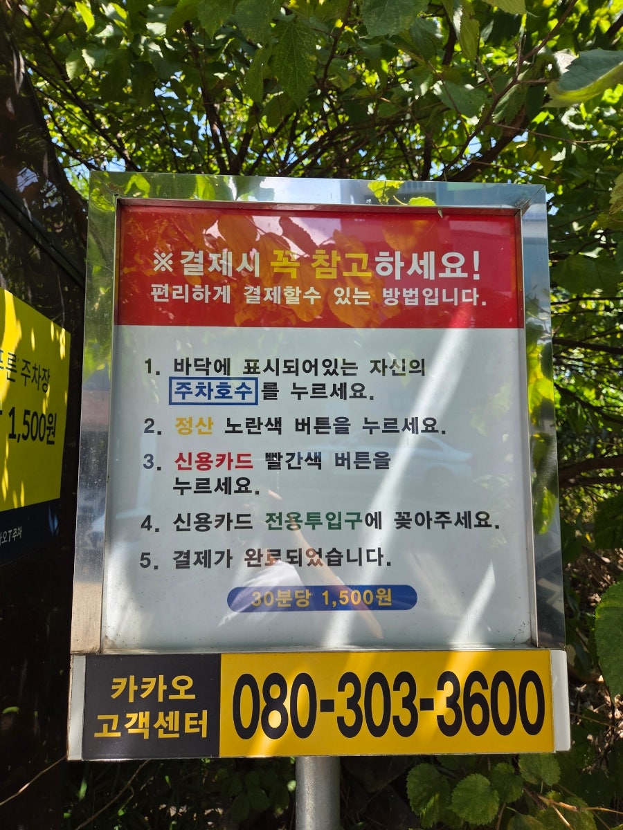 티와 디저트를 즐기는 세련된 분위기