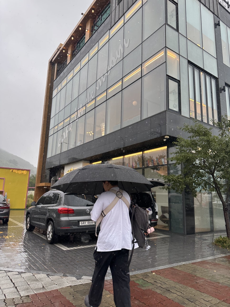 카페 인더문 입구