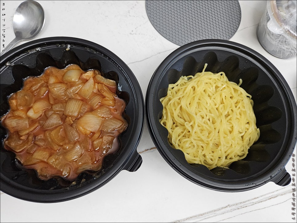 된장 짜장면 — 면과 소스를 분리해 제공
