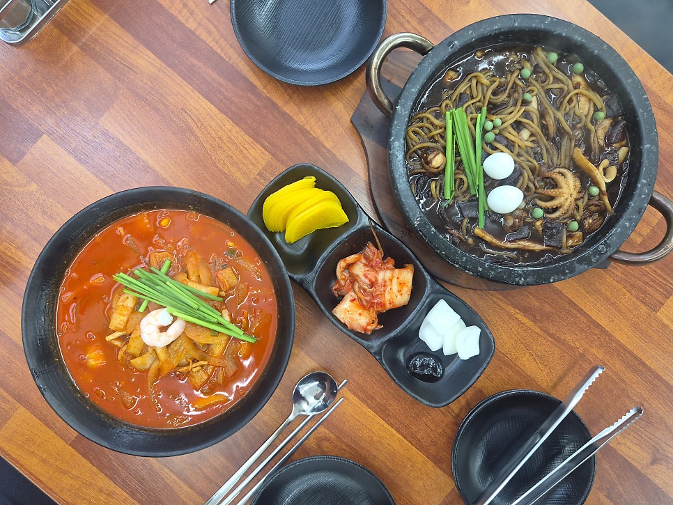 홍짬뽕의 짬뽕과 돌판짜장