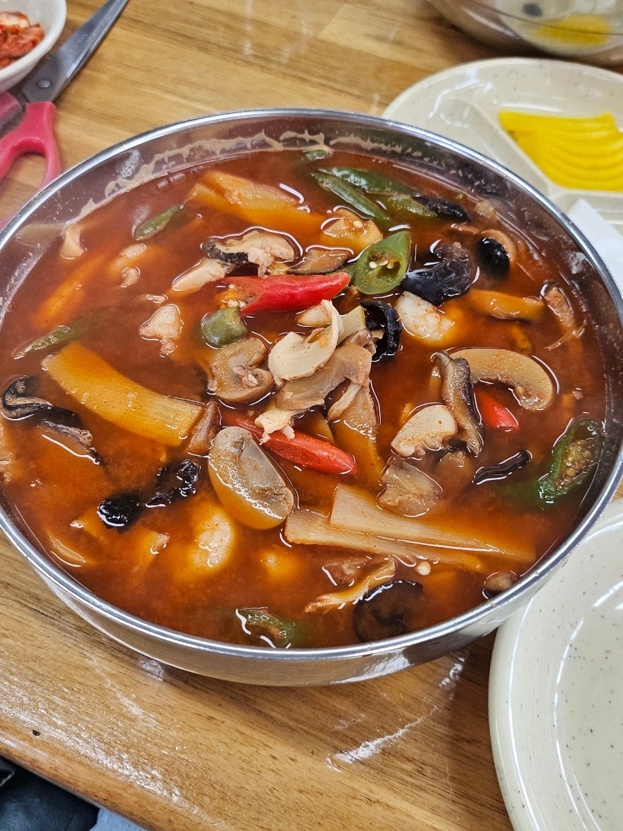 월명동 소품샵 거리의 중심, 고추짬뽕으로 유명한 지린성