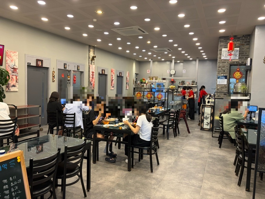 간짜장의 풍미로운 맛이 밥과 어우러집니다