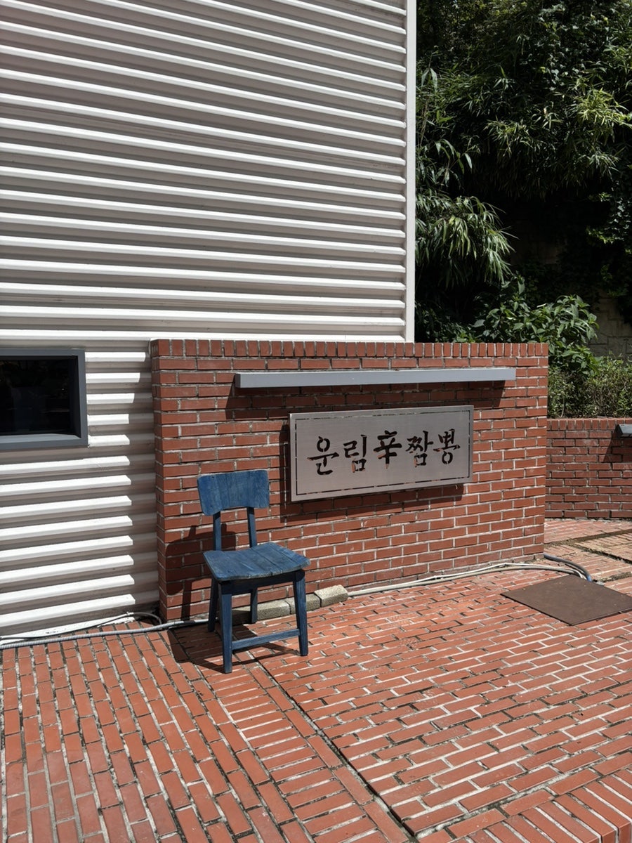 정갈한 매장 내부 좌석