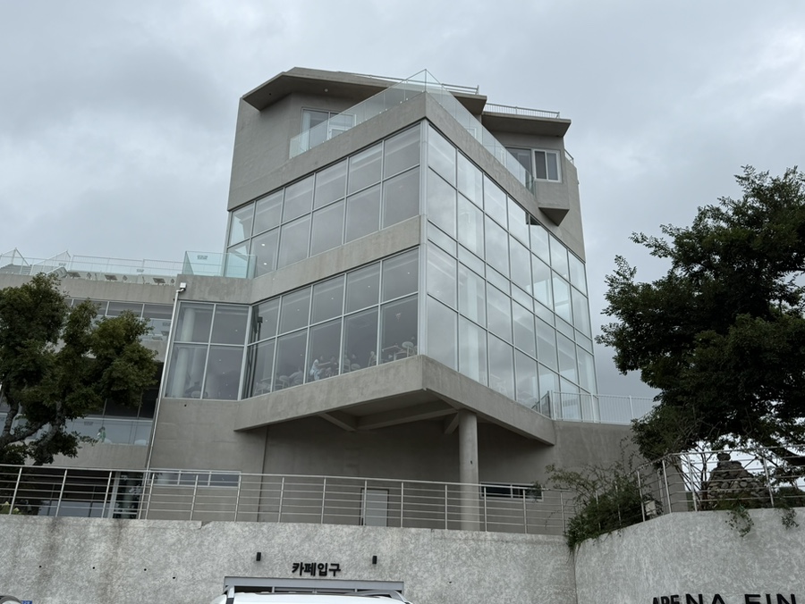 [경주] 발품 없이 바로 입장, 주차 편한 카페