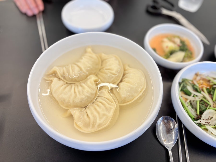 부드러운 면발의 냉면