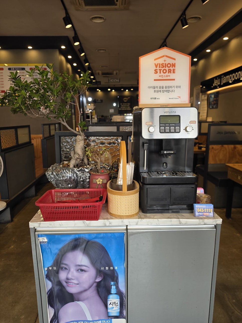 음식의 풍성함을 보여주는 한 끼