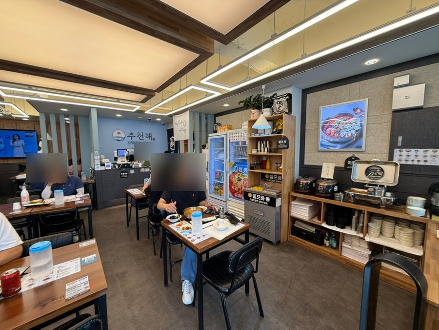 셀프바와 카운터. 무한밥과 계란국을 자유롭게 이용할 수 있습니다