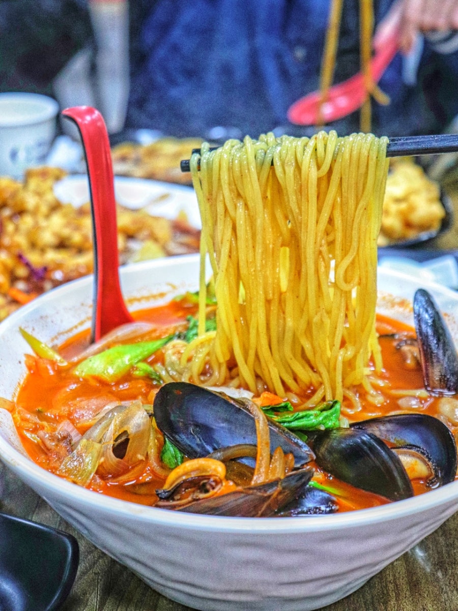 신흥루의 짬뽕 - 해산물 풍성한 깨끗한 국물