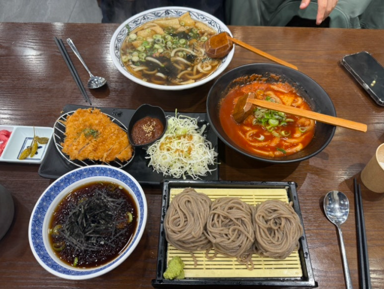 자가제면의 탱탱한 면발이 살아있는 소바