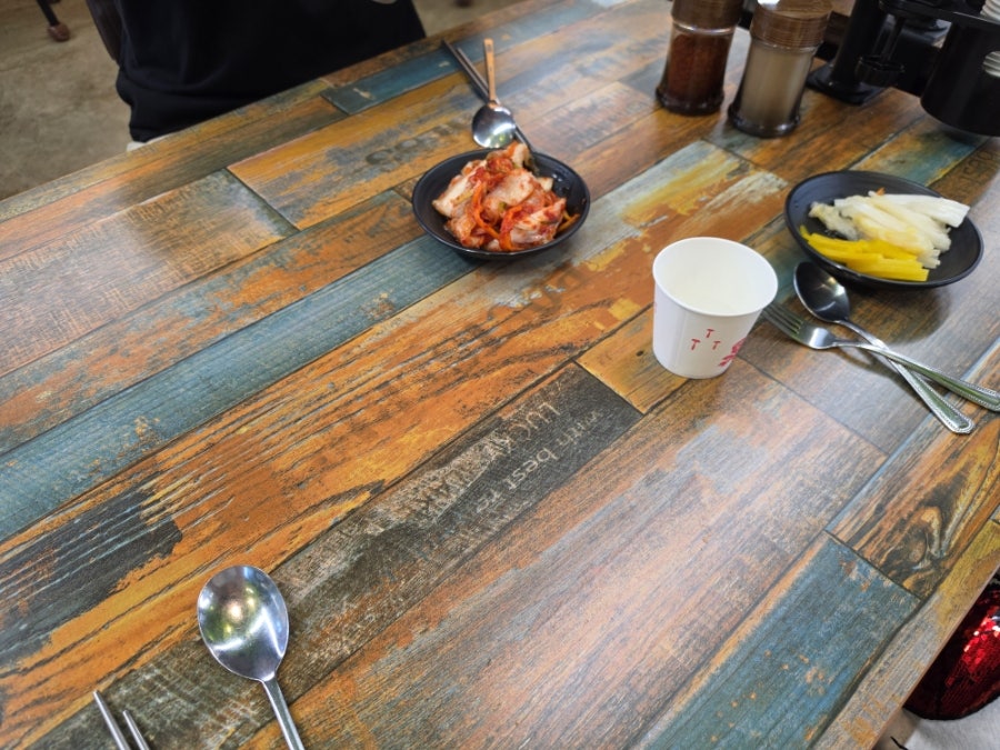 말랭이국수 운정점 서빙