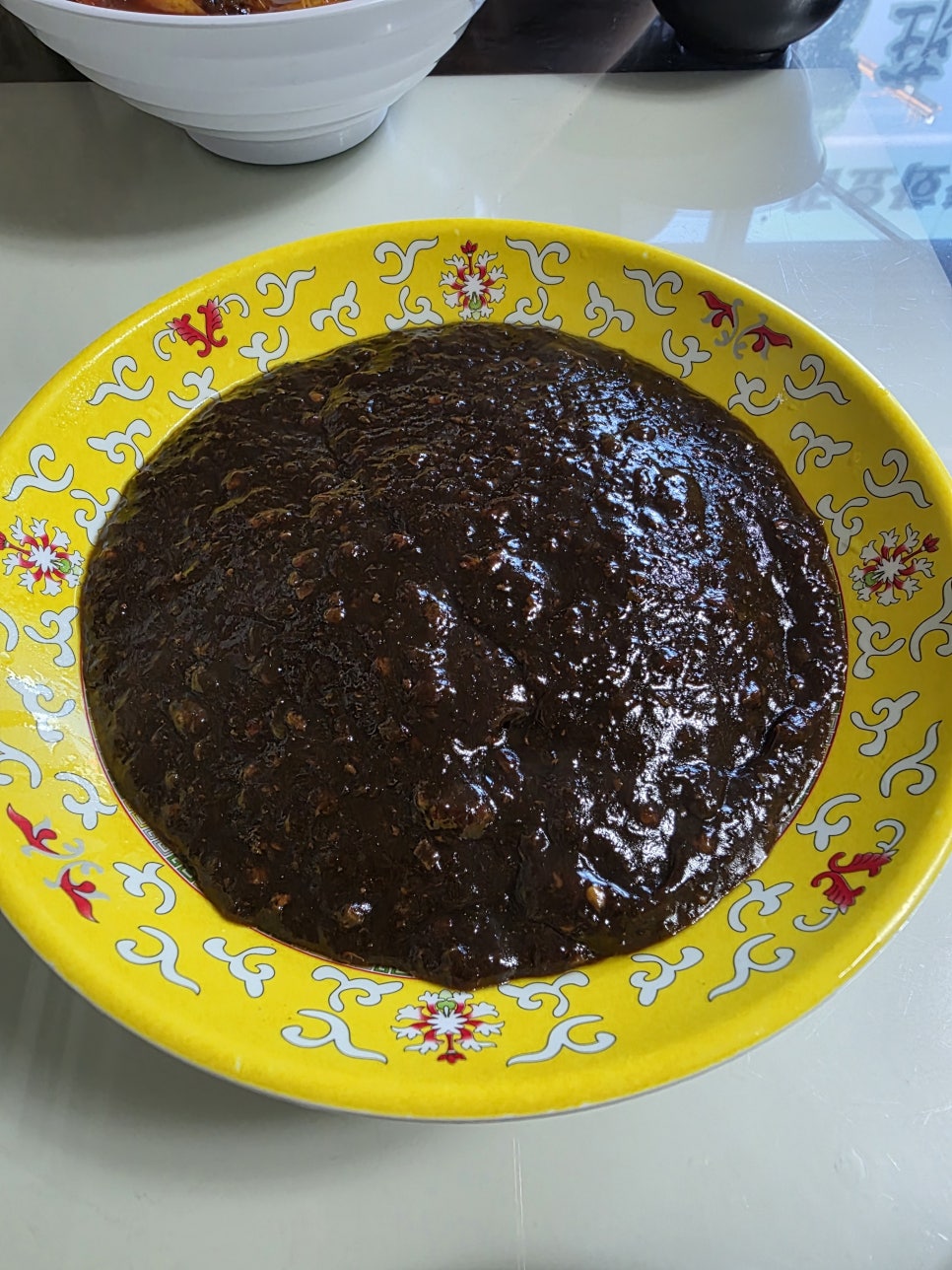 은하장의 대표 메뉴 중 하나인 유니짜장. 잘게 다진 재료를 오래 볶아 진하고 고소한 맛을 냅니다