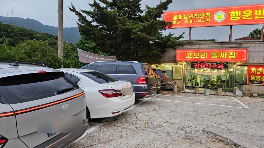 셀프 계란후라이를 얹어 먹는 재미가 이 집의 특징입니다.