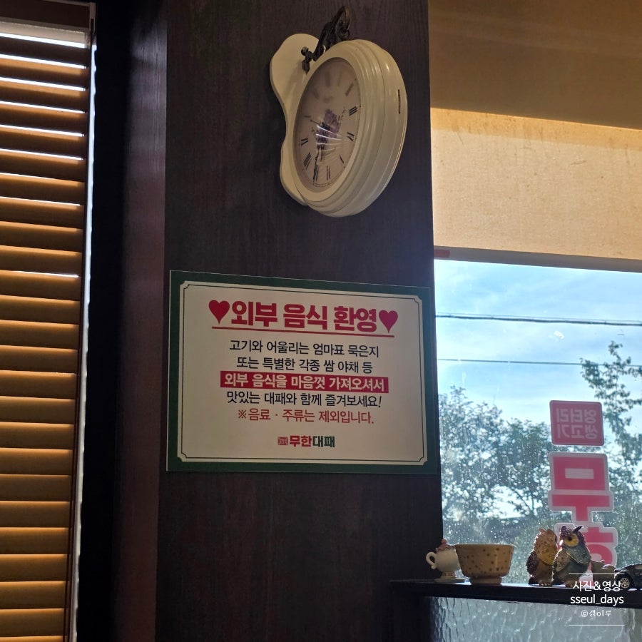 매장 앞 주차 공간. 건물 바로 옆이라 이용이 편리합니다.