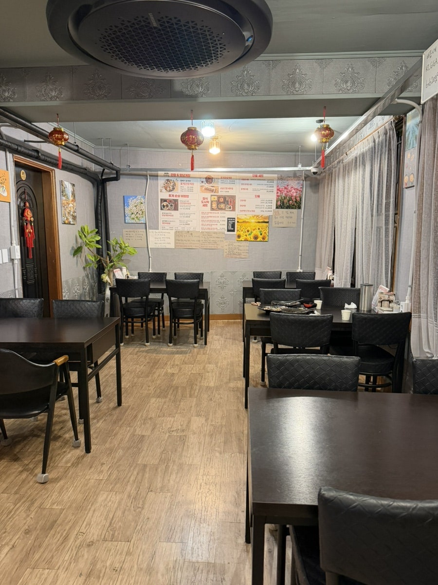 배꼽시계의 다양한 메뉴판. 중식 요리와 게장 세트도 준비되어 있습니다.