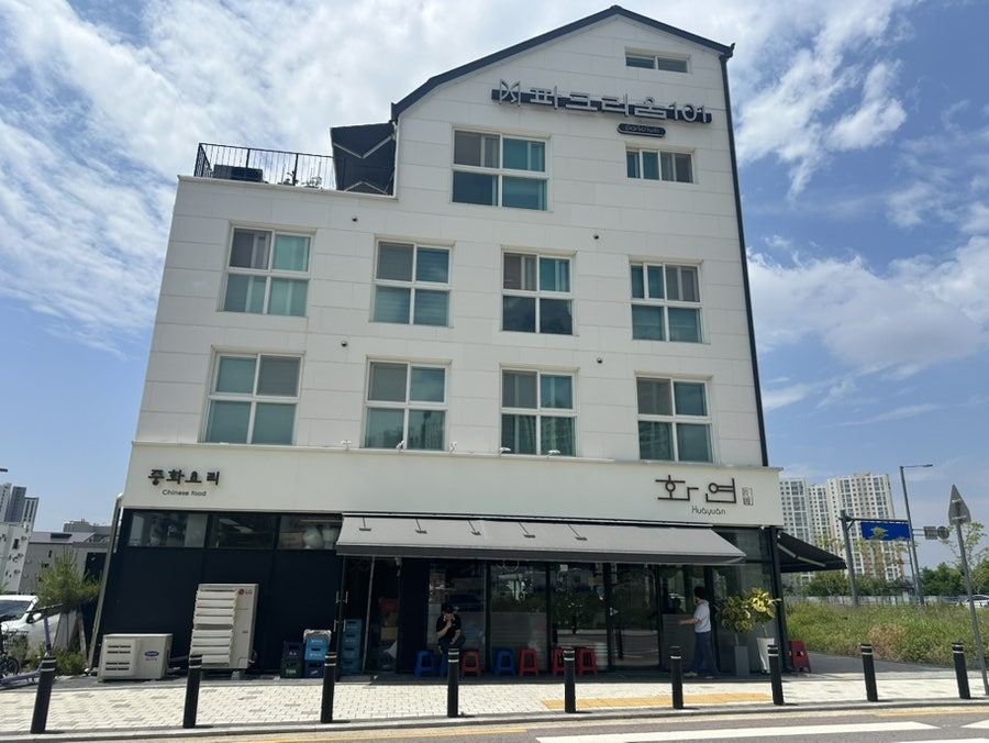 화연의 풍성한 짬뽕 한 그릇, 바닥까지 국물이 가득합니다
