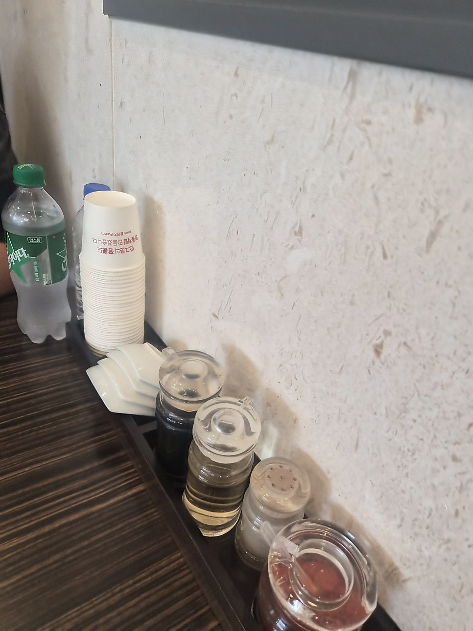 식사를 마친 후 즐기는 디저트. 이것도 셀프바의 일부입니다