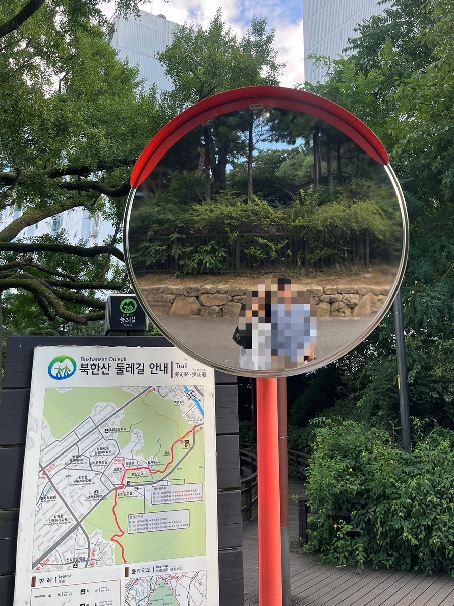 인근 북한산 둘레길 안내도. 식사 전후로 가볍게 둘러보기 좋은 산책로가 가까이 있습니다.