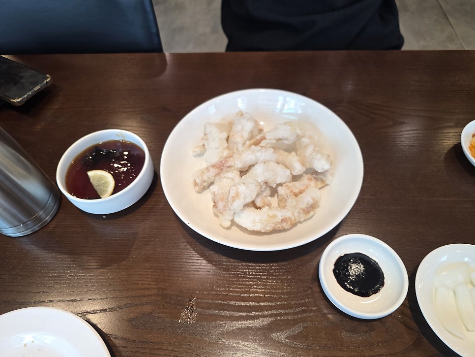 찹쌀탕수육: 바삭한 코팅이 특징입니다.