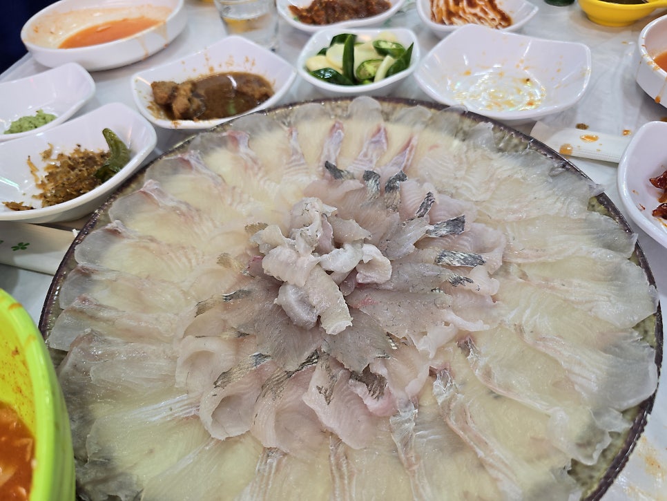 속초 아바이마을 활어회센터 용일호활어횟집