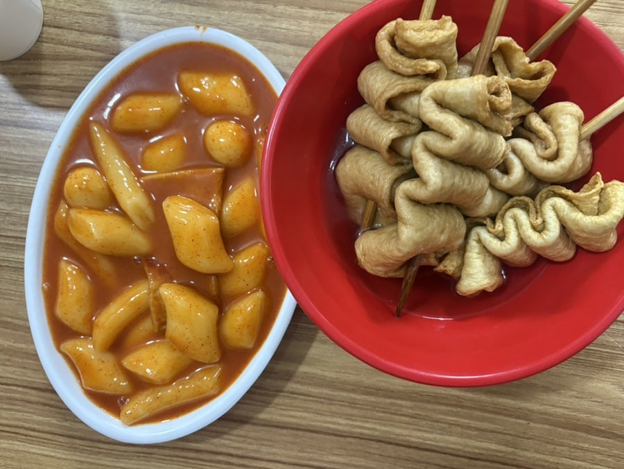 호두분식 바삭한 수제튀김과 떡볶이