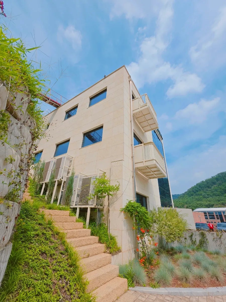 포트힐 건물 외관, 고지대에서 본 모습