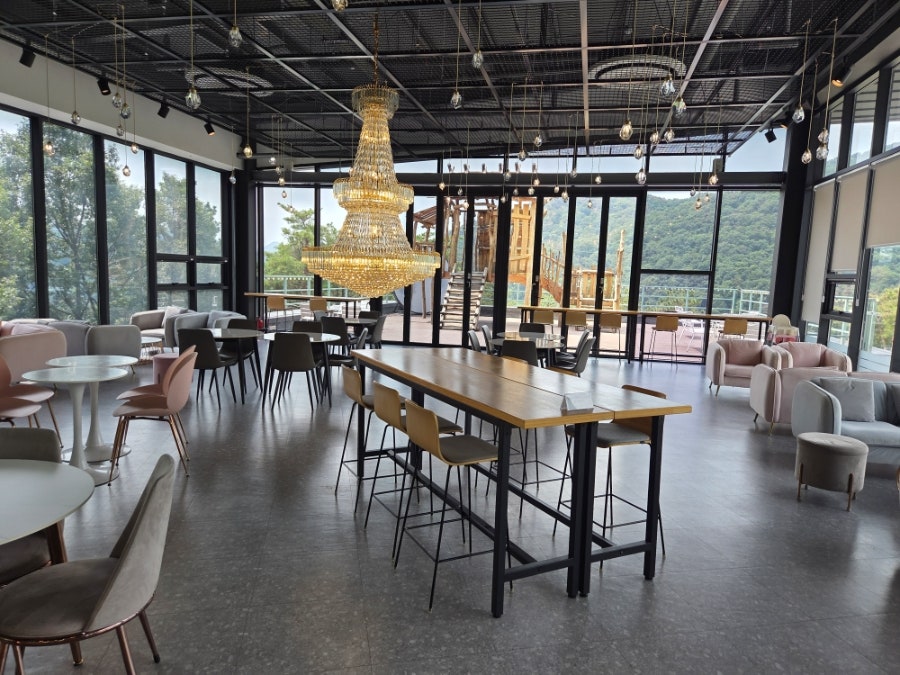 [원주] 창밖은 온통 산, 시선이 머무는 뷰 맛집 카페
