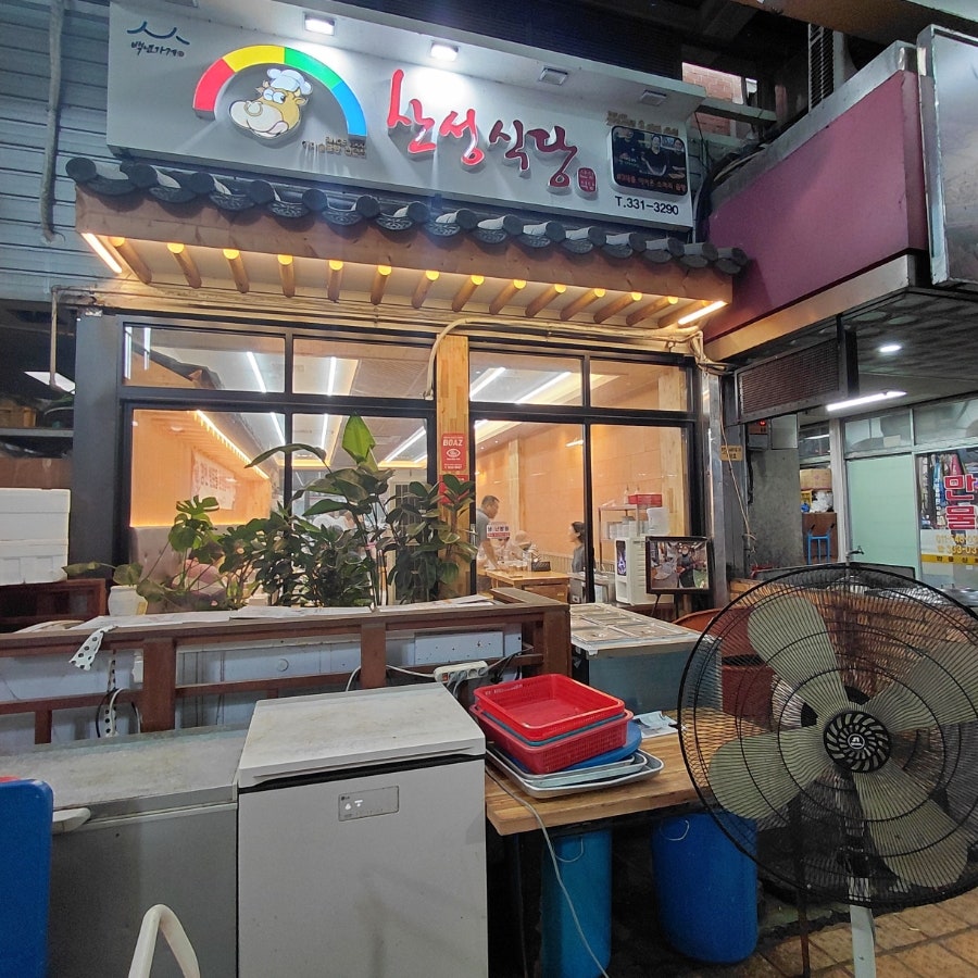 영천시장 안, 7천원에 고기 푸짐한 돼지국밥 '산성식당'