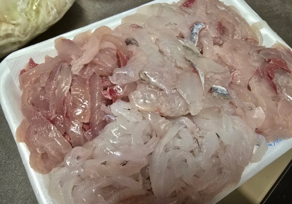 푸짐하게 담긴 포장회 세트